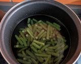 Foto del paso 1 de la receta: Salmón con judías verdes y puré de patata
