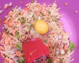 Foto langkah ke 3 dari resep 10. Bakwan Indomie Goreng.