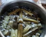 A picture of step 2 of Drumstick Lauki Coriander Soup.