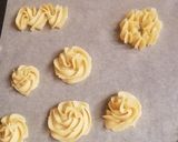 A picture of step 2 of Squeeze cookie.