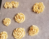 A picture of step 2 of Squeeze cookie.