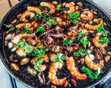 Foto del paso 11 de la receta: Arroz negro integral con chipirones gambas vieyras y mejillones