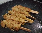 Foto langkah ke 4 dari resep Sate Gulung Mie.