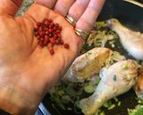 Foto del paso 4 de la receta: Pollo en suave crema de almendras y pleurotus 