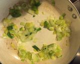 Foto del paso 2 de la receta: Cocina para parejas: Pechuguitas con crema de tomate y puerro