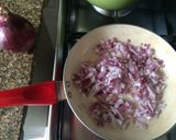 Foto del paso 1 de la receta: Quiche de lomito y cebolla colorada