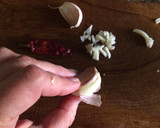 Foto del paso 3 de la receta: Cocina para parejas: Corvina negra con refrito de ajos