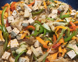 Foto del paso 7 de la receta: Ensalada templada de arroz, verduras y tofu 🥣🥗. (🌱vegano🌱)
