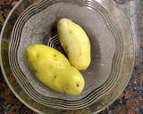Foto del paso 1 de la receta: Croquetas de papas en masa de ñoquis con repollitos de bruselas