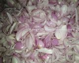 Foto langkah ke 2 dari resep Bawang Merah Goreng Anti Mlempem.
