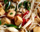 Foto langkah ke 3 dari resep Tumis Enoki Tahu.