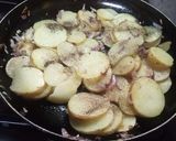 A picture of step 4 of Lyonnaise potatoes.