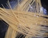 Foto langkah ke 2 dari resep Spaghetti Saos Seblak.