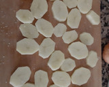 Foto del paso 1 de la receta: Patatas a la importancia con huevos poché