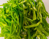 簡單日式小菜 青椒🫑吻仔魚　　　　簡単おばんざい的食譜步驟1照片