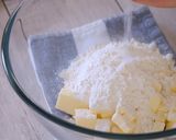 A picture of step 2 of Puff Pastry Sugar Cookies (Leaf-shaped Simple Pies).