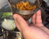 A picture of step 1 of Wonton/Sui Cao Noodle Soup | Mì Sủi Cảo.