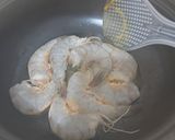 Foto langkah ke 2 dari resep Udang Sambel goreng enak.