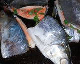 Foto langkah ke 3 dari resep Tafaajence daun kemangi / ikan jence.