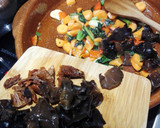 Foto del paso 4 de la receta: Potaje exprés de marisco y setas chinas