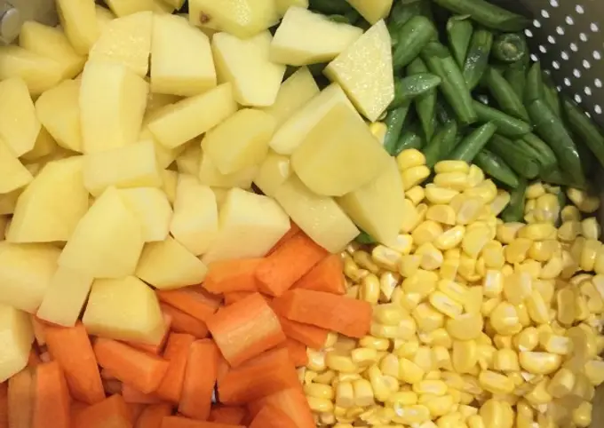 Langkah-langkah untuk membuat Cara bikin Salad Sayur Rumahan Praktis