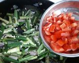 A picture of step 4 of Okra (Bhindi) Sabzi.