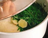 Hình bước làm 3 của món Đùi Gà Hầm Ngải Cứu, Táo Tàu & Gừng Non