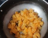 संत्रा बर्फी (Santra Barfi Recipe In Marathi) रेसिपी स्टेप 2 फोटो 