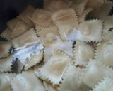 صورة لخطوة 1 من وصفة 🍜رافيولي بالجبن والفطر😋