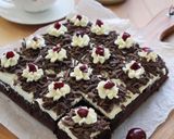 Foto langkah ke 7 dari resep Cake Potong Black Forest Satu Telur, Tanpa Emulsifier, Tanpa Mixer, Moist Banget 👌.