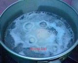Foto langkah ke 1 dari resep Indomie telur kuah susu tabur keju.