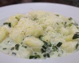Foto del paso 5 de la receta: Ñoquis en crema liviana de verdeo