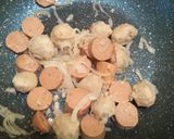 Foto langkah ke 3 dari resep Kentang Sosis Bakso Masak Kecap.