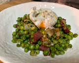 Foto del paso 5 de la receta: Guisantes con jamón y huevo trufado