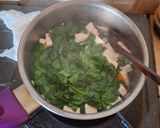 Foto langkah ke 4 dari resep Sayur Bening Daun Kelor, Tahu dan Wortel.