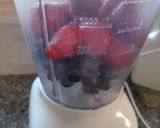 Foto del paso 2 de la receta: Smoothie de arándanos y frutilla 🇺🇾