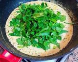 Foto del paso 10 de la receta: Pechuga de pollo a la crema de parmigiano reggiano y espinacas