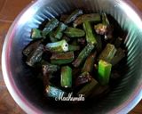 A picture of step 2 of Bhindi and Shallots Masala.