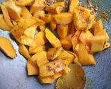 A picture of step 3 of Mango ki sabji.
