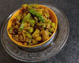 চিচিঙ্গা, আলু, পটলের সবজি রেসিপি ধাপ - 3 ছবি