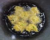 Foto langkah ke 2 dari resep Bakwan Mie Kuning.