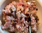 Hình bước làm 1 của món Ớt nhồi thịt cuộn bacon