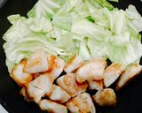 Foto langkah ke 6 dari resep Ayam Koloke Saus Tiram tumis sayur Kubis.