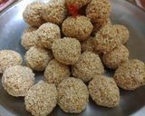 मकर संक्रांति स्पेशल तिल पॉपकॉर्न मुरमुरे और चूरे के लड्डू रेसिपी चरण 1 फोटो