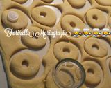 Foto del passaggio 2 della ricetta Ciambelle di Carnevale 🎭👩🍳🇮🇹🌍🏡🌇🦁🎭🎭🎭