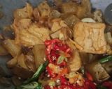 Foto langkah ke 3 dari resep Oseng Cecek dan Kembang Bawang.
