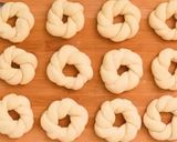 A picture of step 4 of Knot Doughnut.