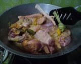 Foto langkah ke 3 dari resep Goreng Ayam Kampung empuk.