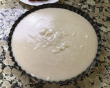 Foto del paso 5 de la receta: Tarta de crema pastelera y fresas (base pie de miel)
