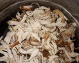 Foto langkah ke 1 dari resep Ayam Sisit Bali Pedas (Balinese Shredded Chicken).